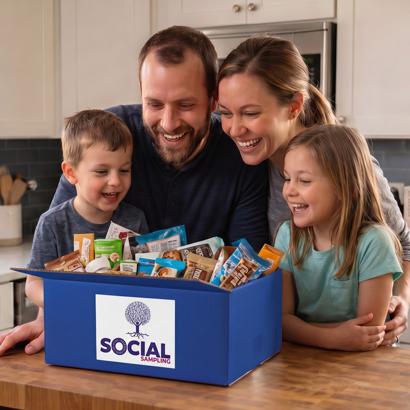 Couple opening a Social Sampling box